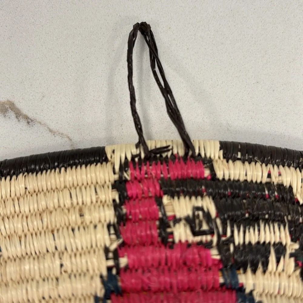 Woven Seagrass Oval Shape Wall Basket With Parrot And Butterflies Design